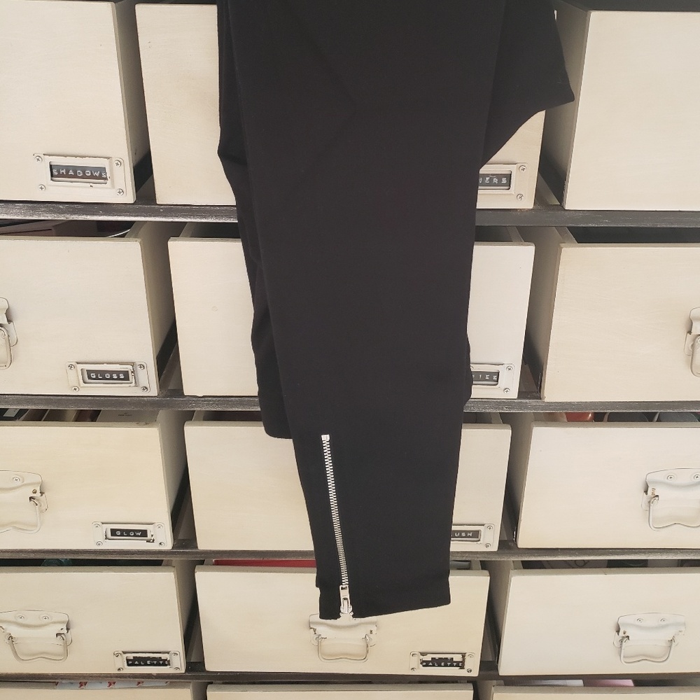 *Brand New* Black Stretchy Leggings
